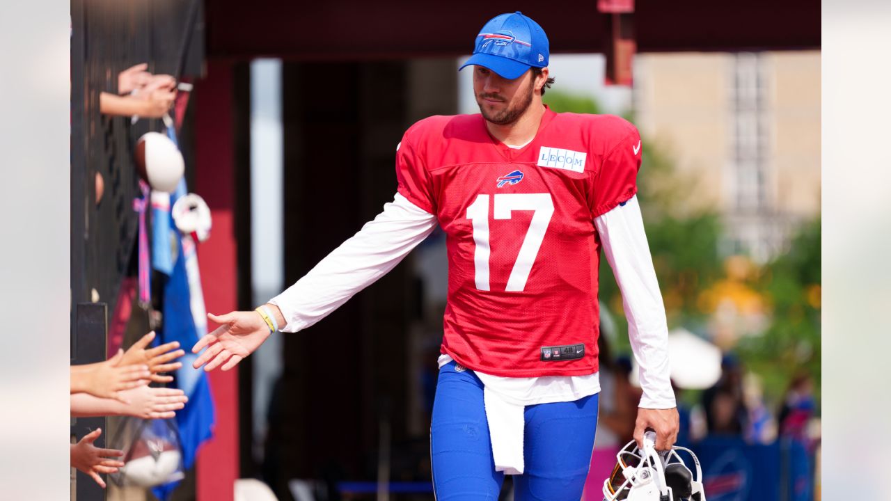 4 Observations: Damar Hamlin crosses another emotional milestone, Josh  Allen teases blue helmet, more from stadium practice