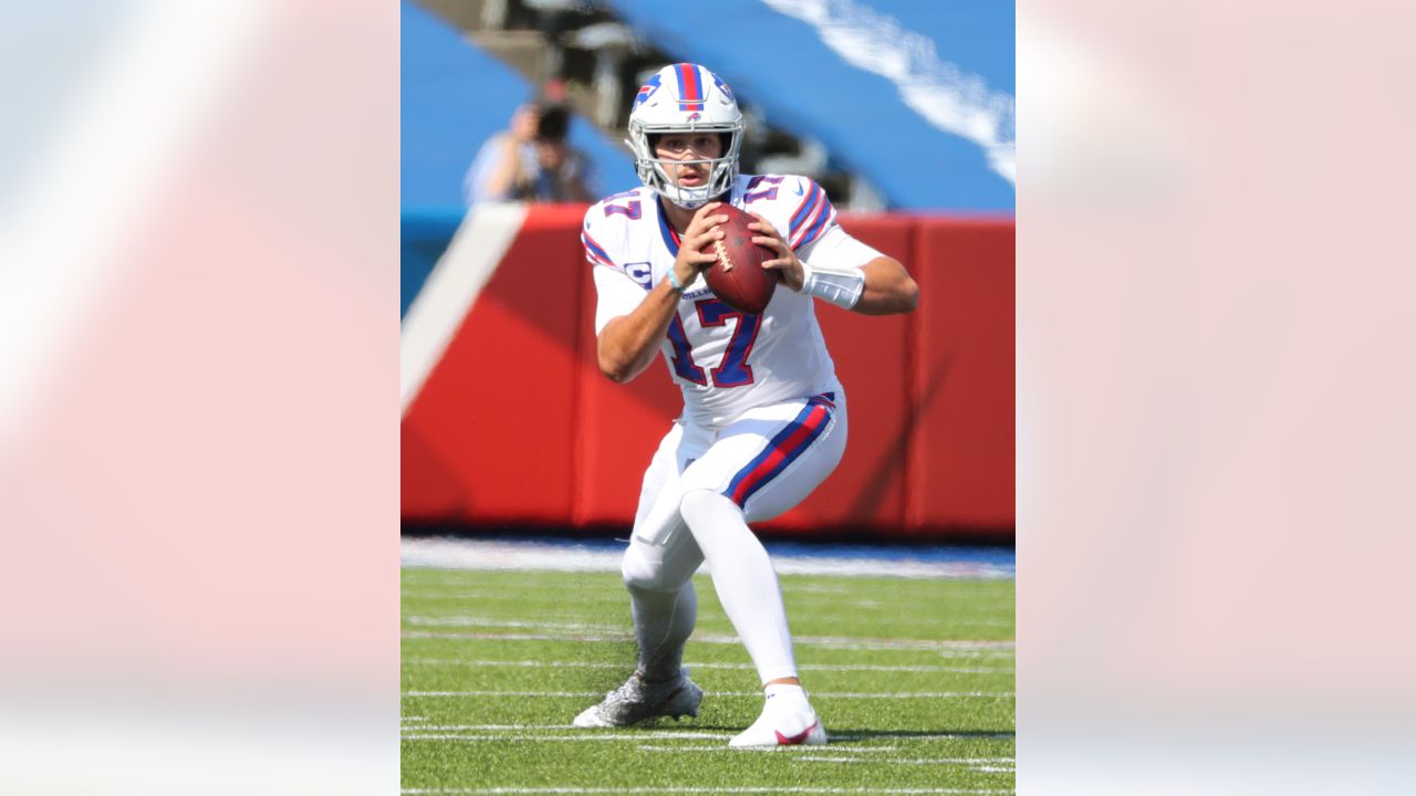 Bills hold on to beat Rams 35-32, improve to 3-0 on season