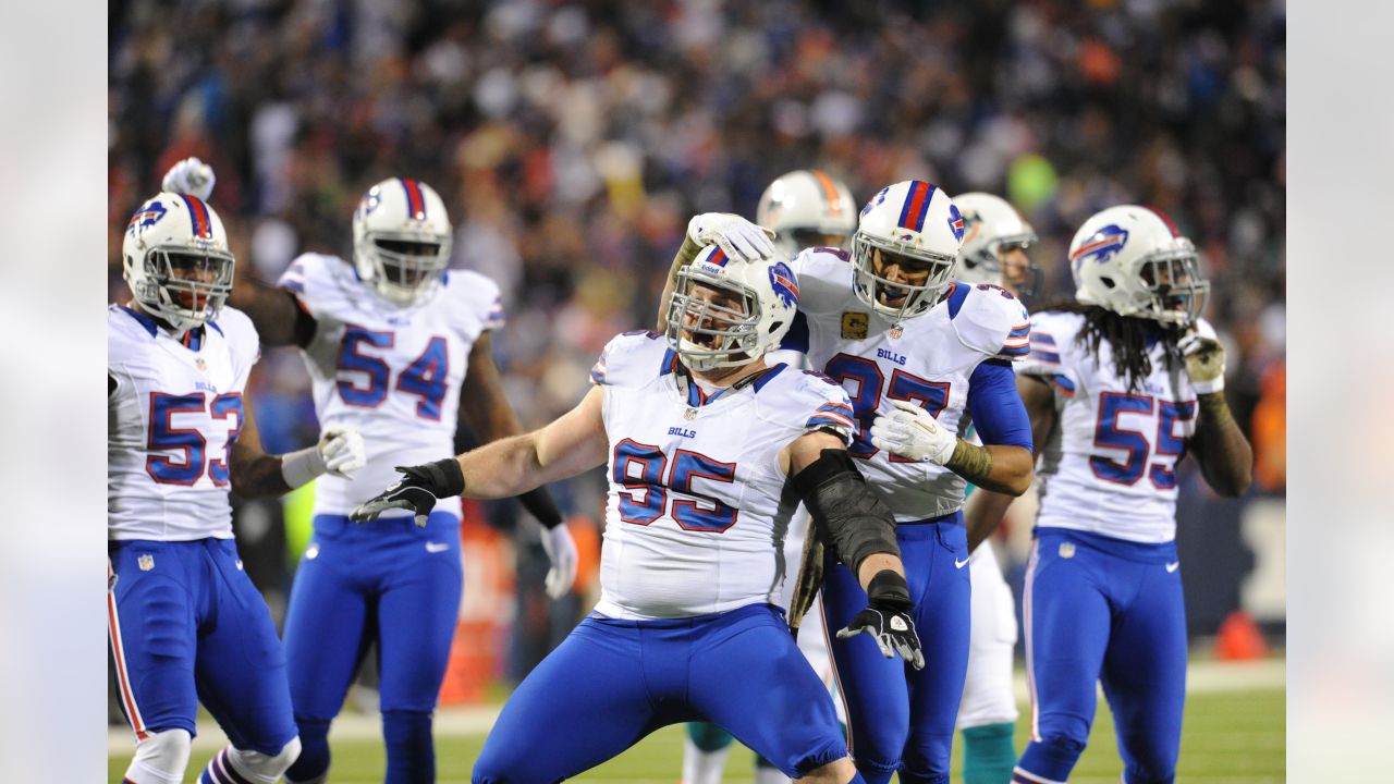 Buffalo Bills' Lee Evans (83) celebrates with teammates Melvin