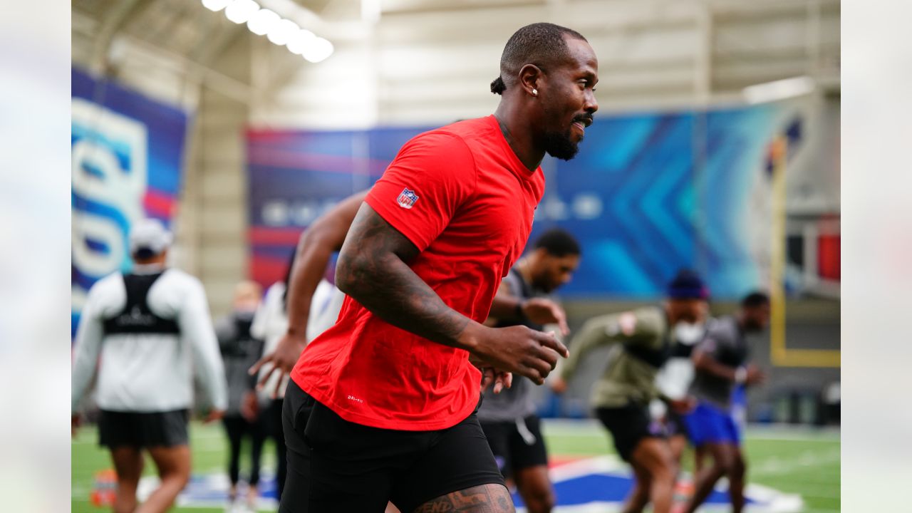 Von Miller pokes fun at Tom Brady's NFL combine figure at Super Bowl