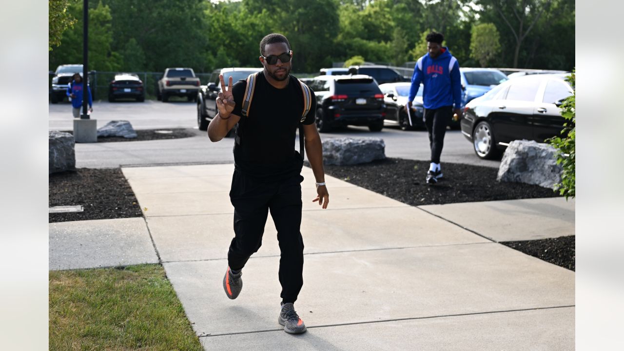 Bills arrive to 2023 minicamp: Shirts optional, scooters mandatory