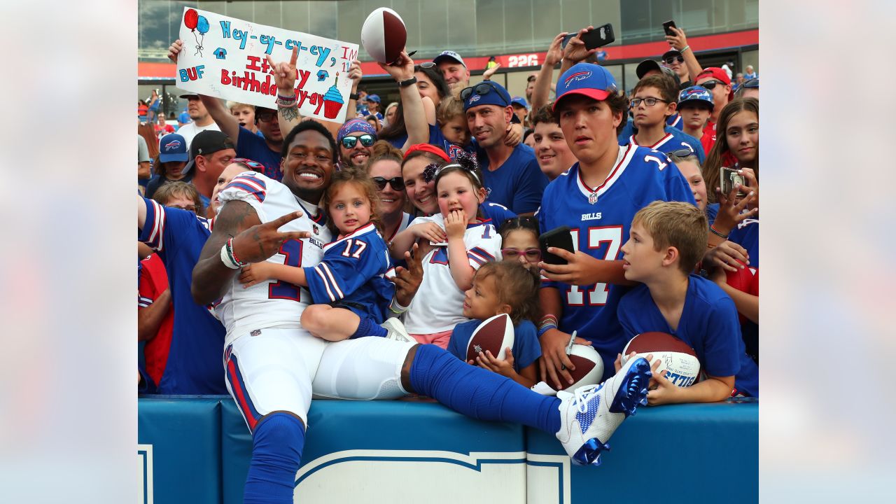 Bills fans continue journey to LA for Thursday's opener