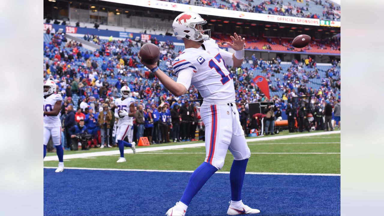 Josh Allen wears Phil Mickelson costume and then tees off on Dolphins