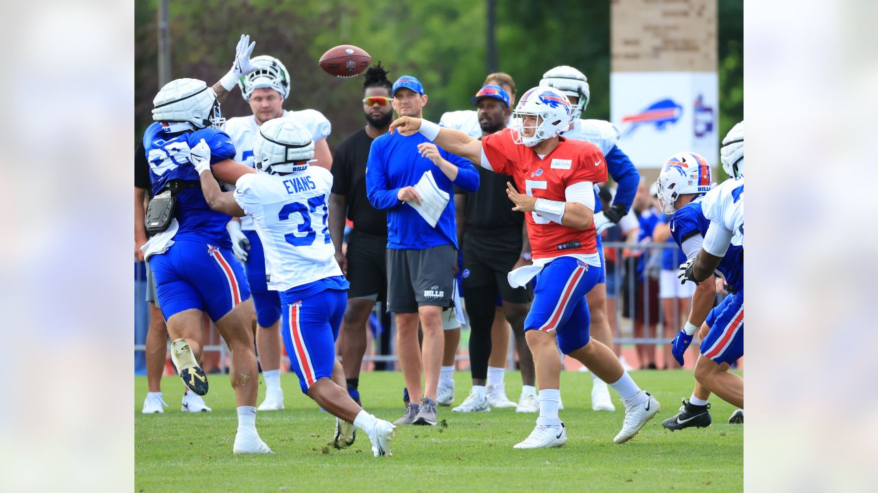 Buffalo Bills WATCH: RB Darrynton Evans Makes Play of Preseason with Crazy  TD Run - Sports Illustrated Buffalo Bills News, Analysis and More