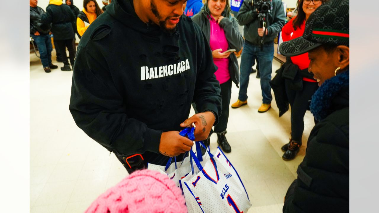 How Bills players are giving back for Thanksgiving