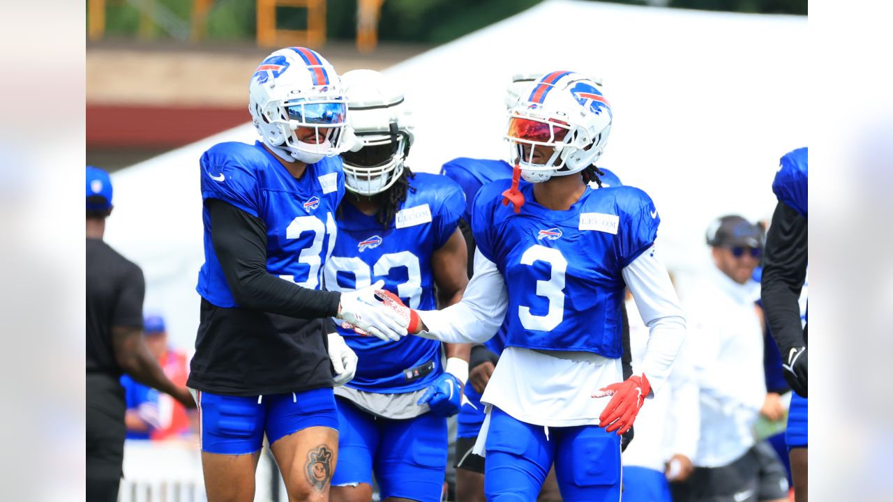 Damar Hamlin receives warm welcome from Bills fans at training camp