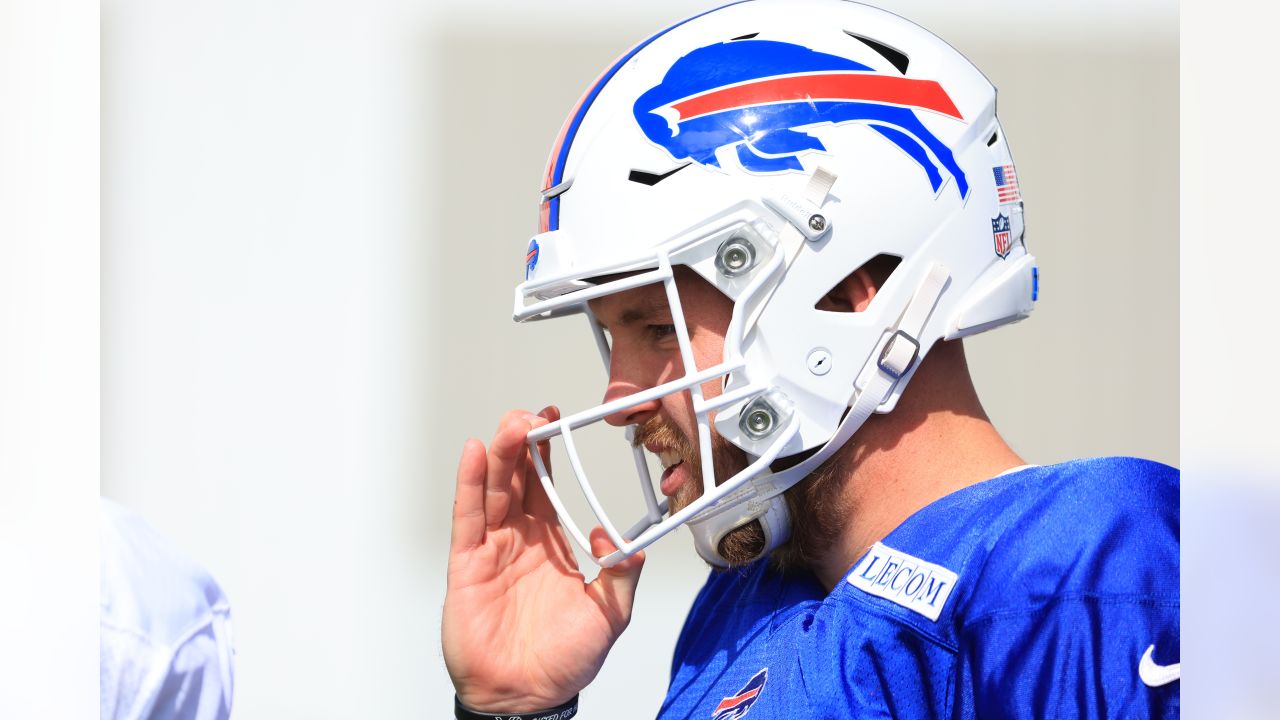 WATCH: Josh Allen tricks Bills fans by wearing red helmet in open practice  