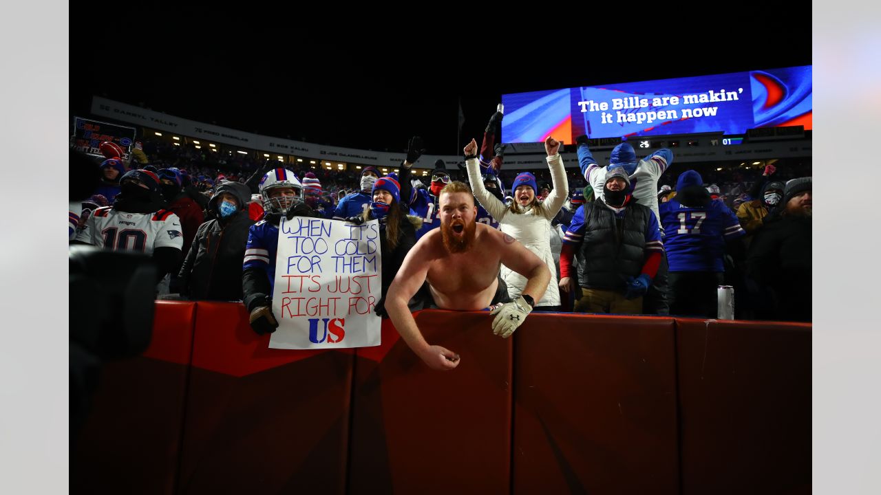 Ryan Fitzpatrick seen shirtless in freezing cold during Bills' victory over  Patriots