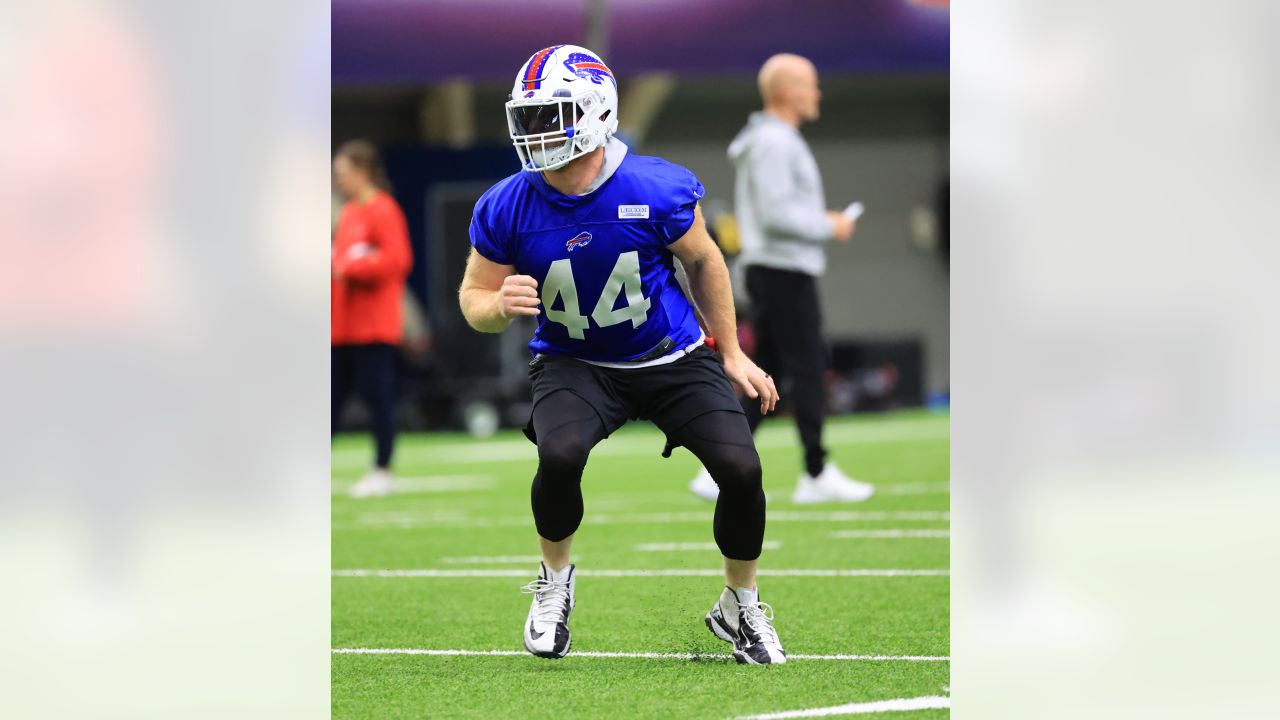 Buffalo Bills center Mitch Morse (60) gets into position during the first  half of an NFL football game against the New York Jets in Orchard park,  N.Y., Sunday Jan. 9, 2022. (AP/