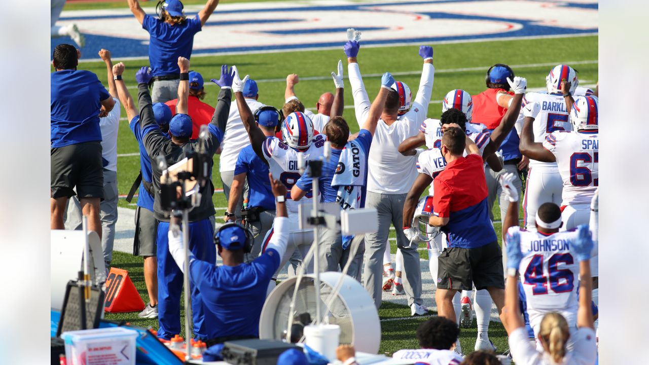 Bills hold on to beat Rams 35-32, improve to 3-0 on season