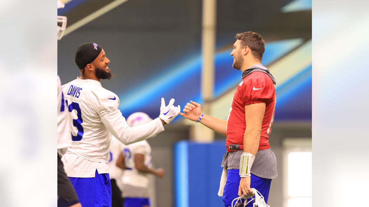 Stages of the Josh Allen and Stefon Diggs handshake