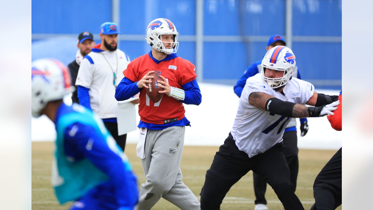 Josh Allen's connection with Joe Burrow, Mitch Morse's return and Bills  injury updates