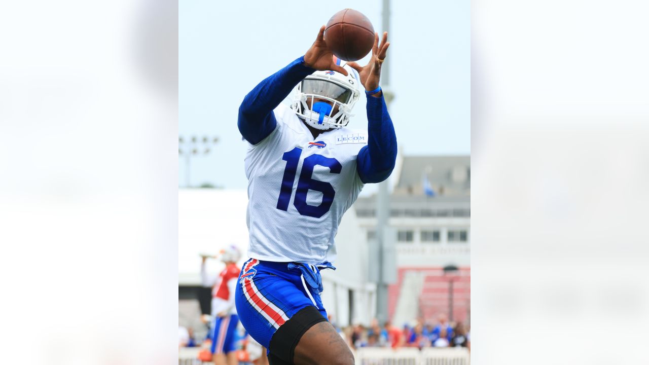 Buffalo Bills tight end Quintin Morris (85) takes the field for practice at  NFL football training camp in Orchard Park, N.Y., on Saturday, July 31,  2021. (AP Photo/Joshua Bessex Stock Photo - Alamy