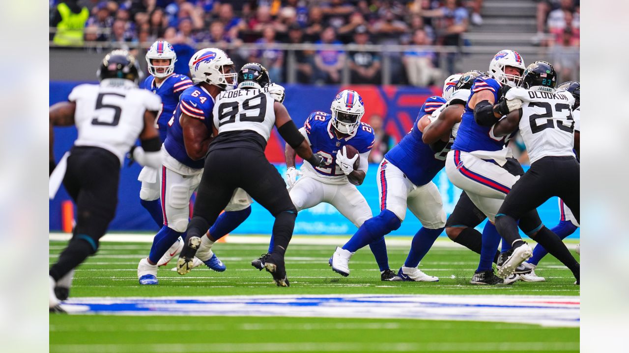 Buffalo Bills defensive tackle Tim Settle (99) prepares to walk