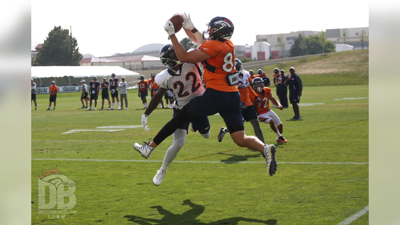 Denver Broncos tight end Jeff Heuerman (82) takes part in drills