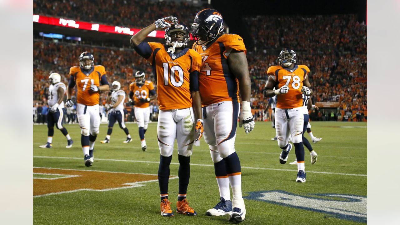 Running back Mike Anderson of the Denver Broncos gives a Mile High Salute  after scoring a touchdown against the Ne…