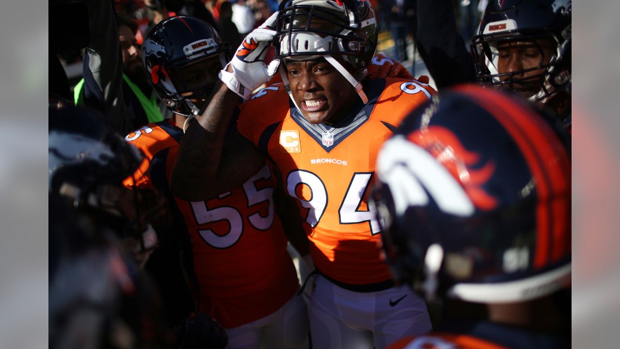 DeMarcus Ware fakes out Joe Staley for 1 of 3 sacks 