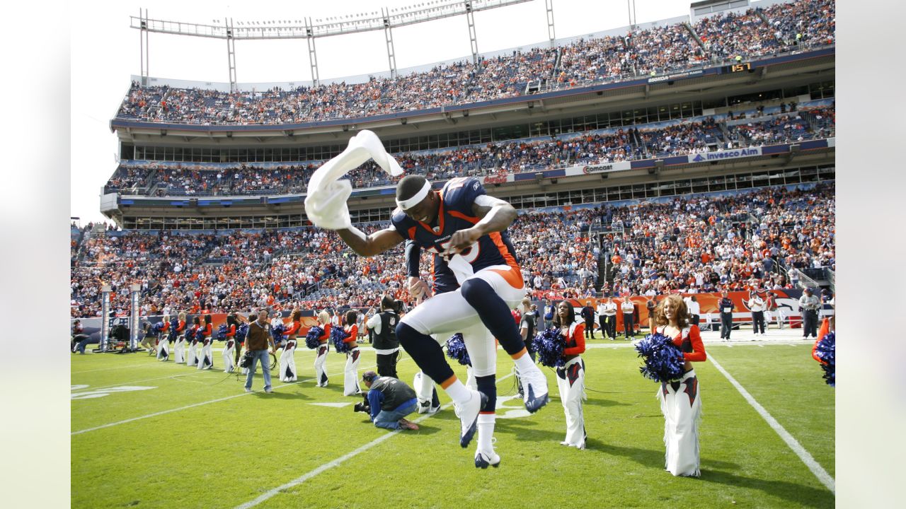 Denver Broncos quarterback Jay Cutler warms up at Invesco Field at