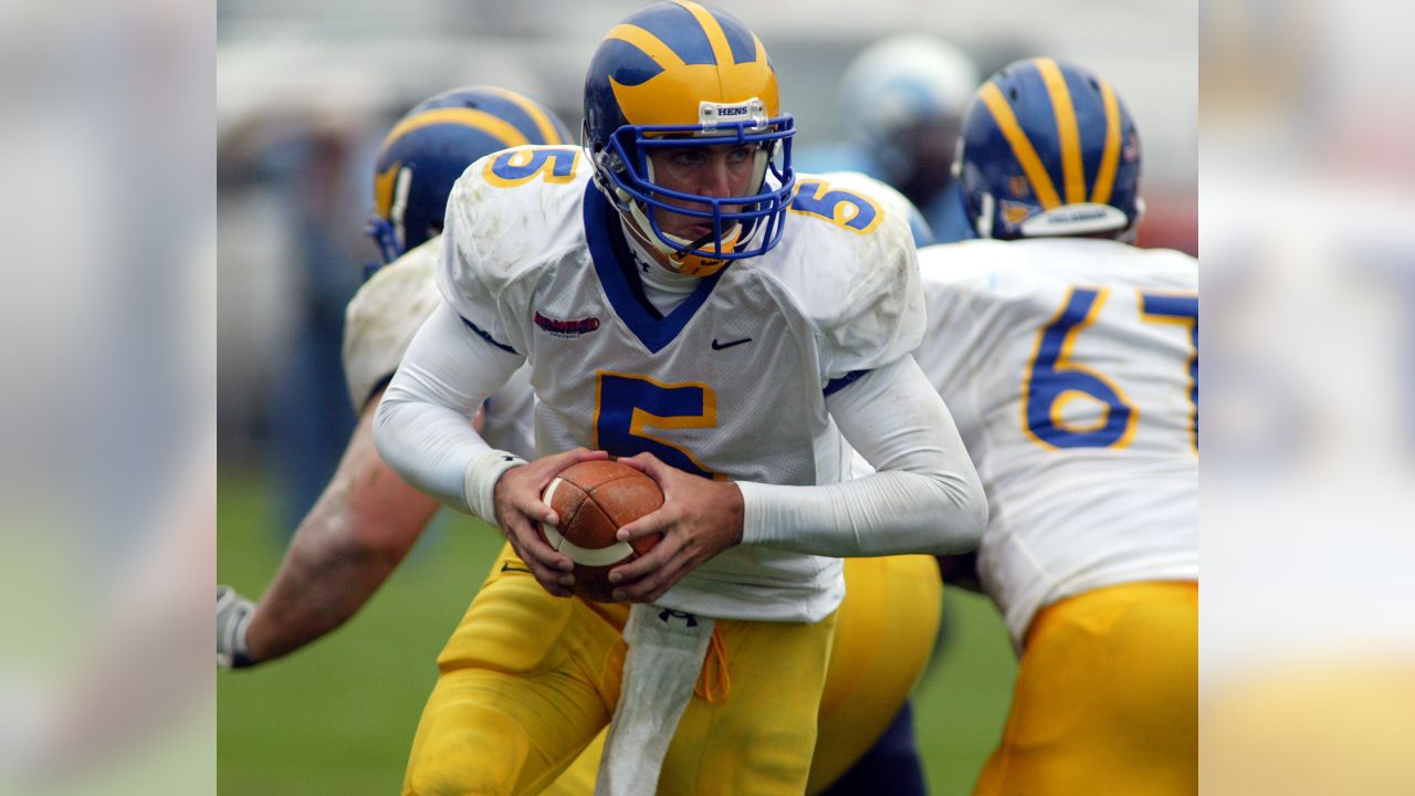 Delaware quarterback Joe Flacco looks to hand the ball off to a running back during a game against Rhode Island on Sept. 23, 2006. (AP Photo/Joe Giblin)