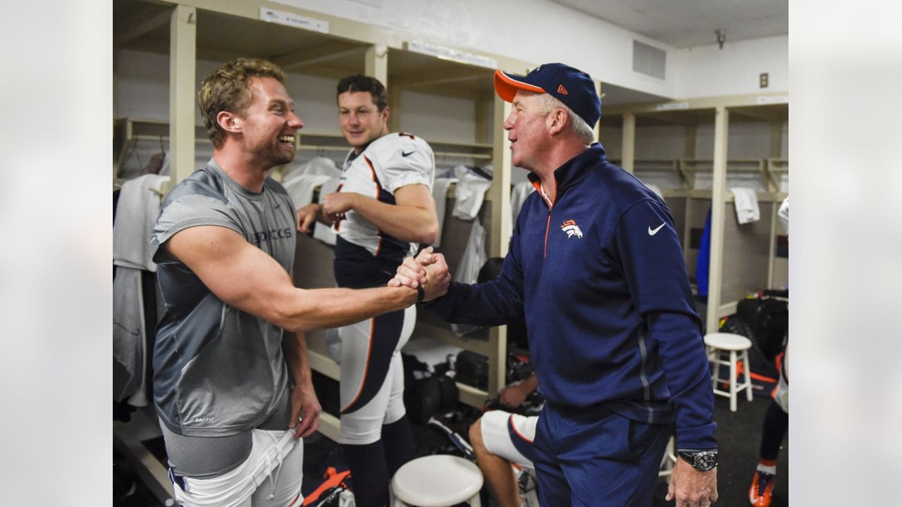 Terrance 'Pot Roast' Knighton gives his #94 Broncos jersey number to  DeMarcus Ware - Mile High Report