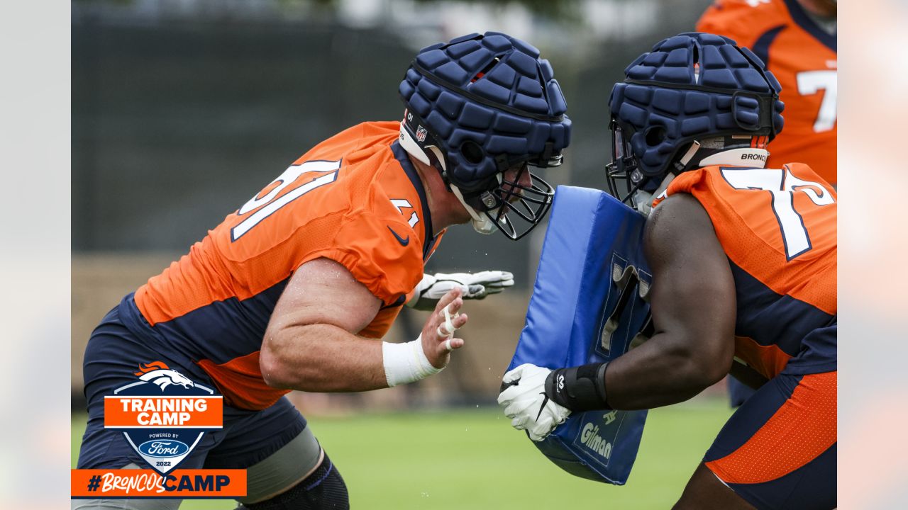 Denver Broncos linebacker Jonas Griffith (50) against the Los Angeles  Chargers in an NFL football game, Monday, Oct. 17, 2022, in Inglewood,  Calif. Chargers won 19-16. (AP Photo/Jeff Lewis Stock Photo - Alamy