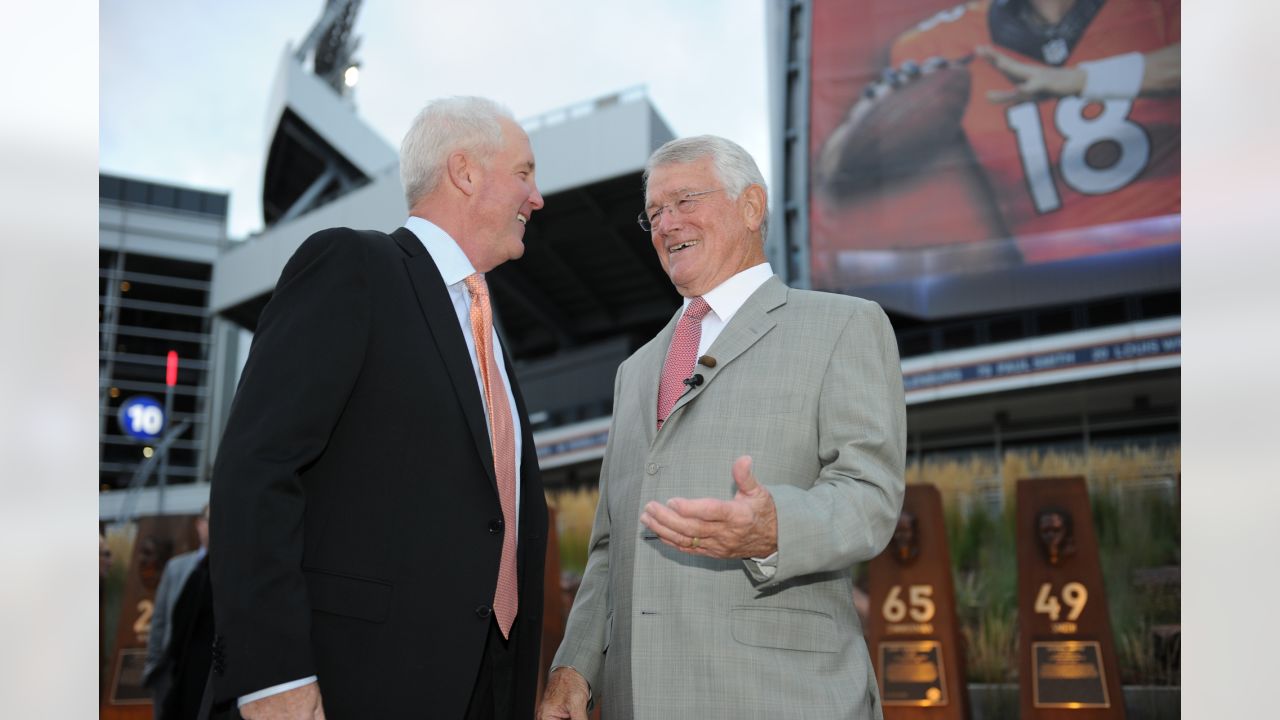 Giants mourn passing of coach Dan Reeves