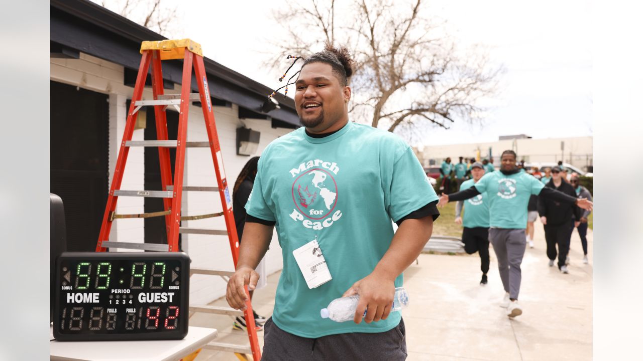 Two young, talented world-changers': Justin Simmons presents Broncos Boys &  Girls Club members Nashara and Naja'Ray with nomination for NFL's Inspire  Change Changemaker Award