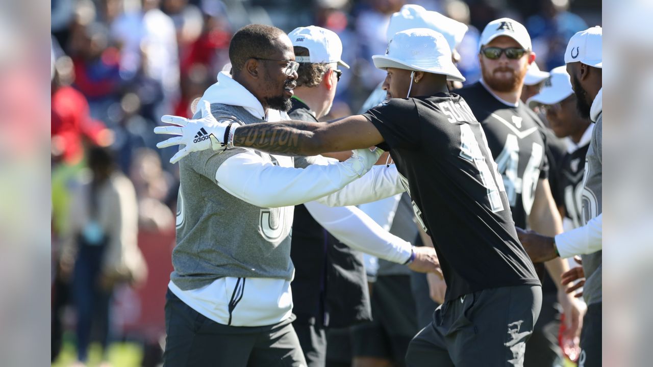 Denver Broncos: Von Miller explains why he autographs his own hats