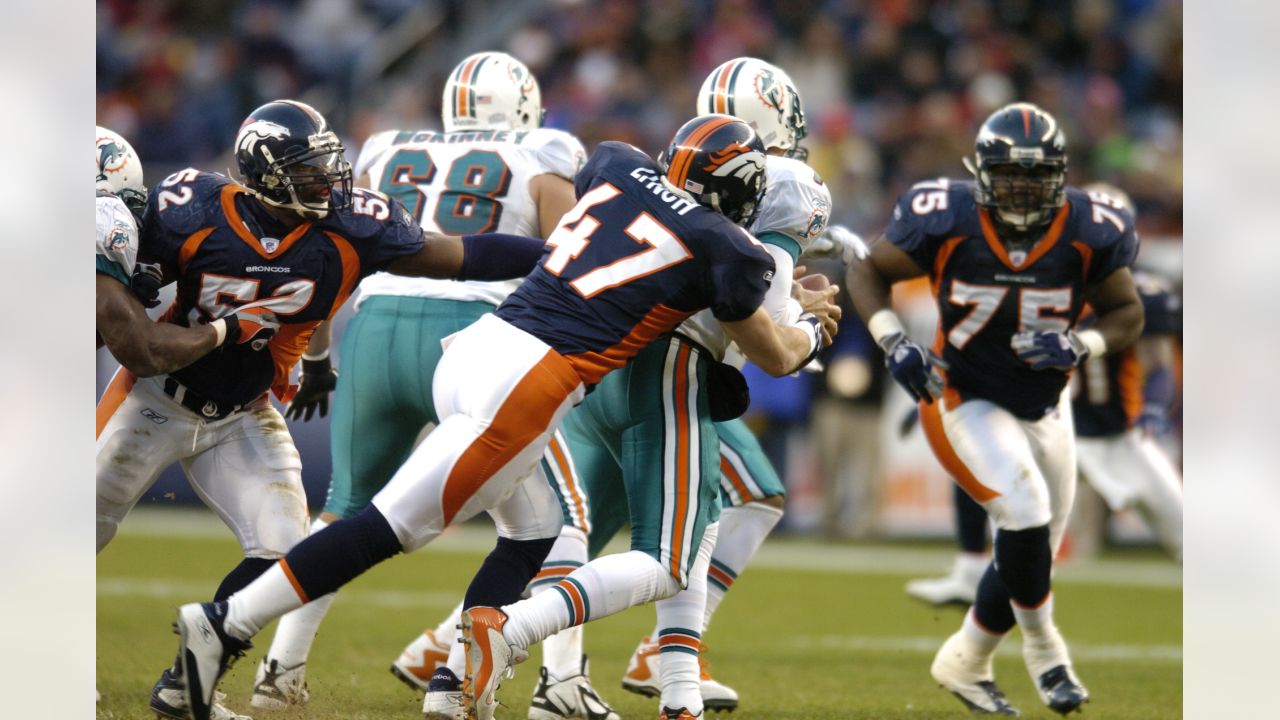 Safety John Lynch 47 of the Denver Broncos lines up against the News  Photo - Getty Images