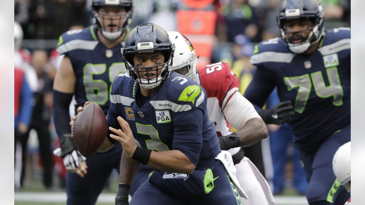 NFL on X: Seahawks and Broncos have agreed in principle on a trade sending QB  Russell Wilson to Denver. (via @TomPelissero)  / X