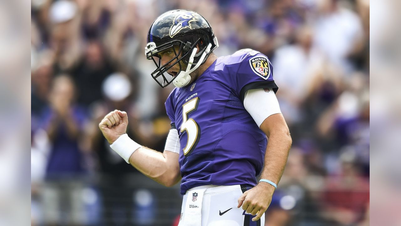 Baltimore Ravens Ray Lewis reacts with Joe Flacco after the game