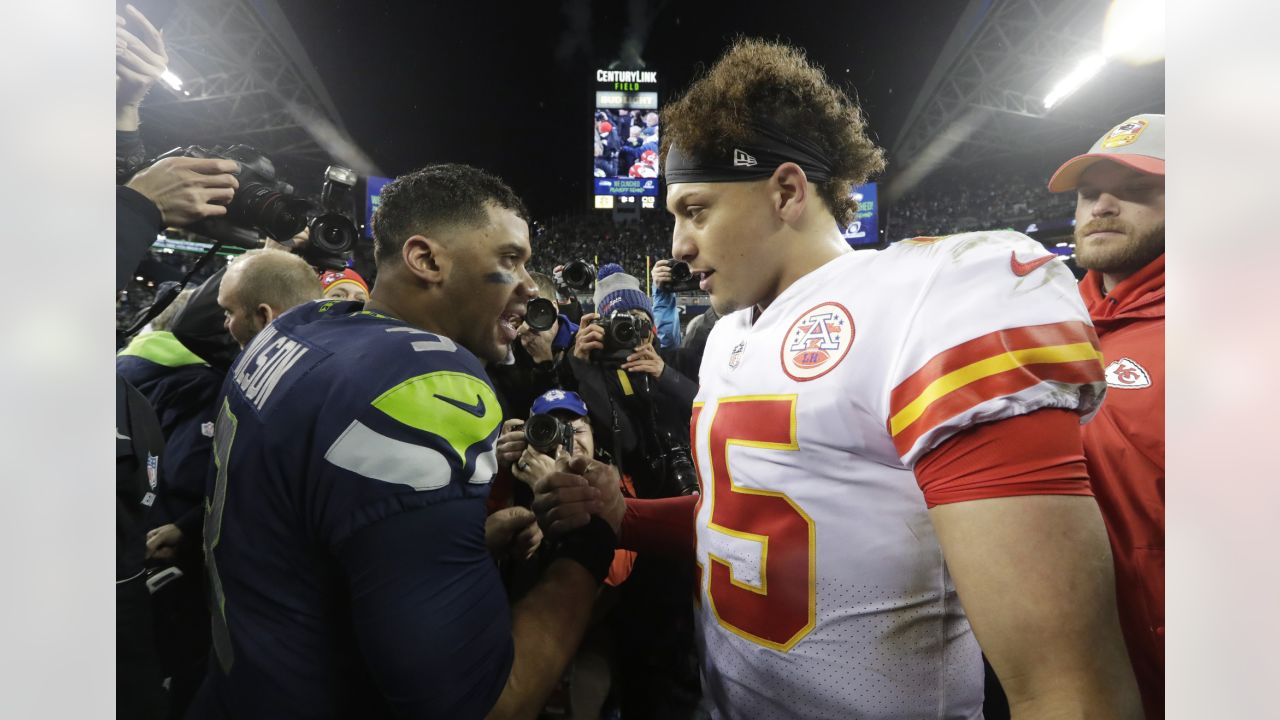 Patrick Mahomes, Russell Wilson Exchange Jerseys After the Game