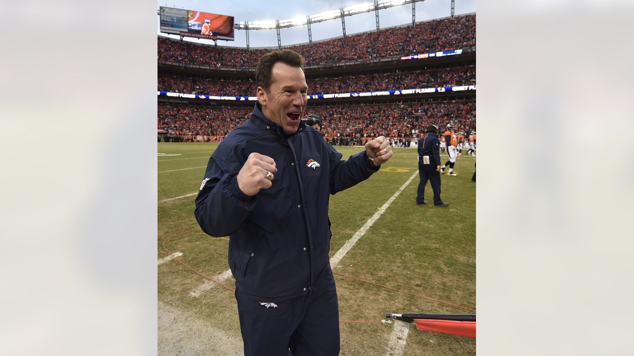 Photo: Denver Broncos Head Coach Gary Kubiak holds the Lombardi Trophy -  SBP20160207097 