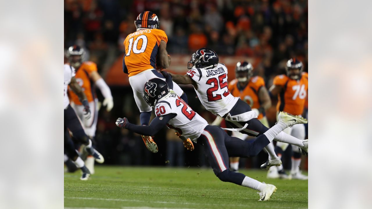 Denver Broncos wide receiver Emmanuel Sanders (10) catches a pass