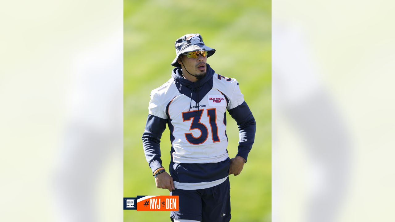 Denver Broncos linebacker Alex Singleton (49) against the New York Jets of  an NFL football game Sunday, Oct 23, 2022, in Denver. (AP Photo/Bart Young  Stock Photo - Alamy