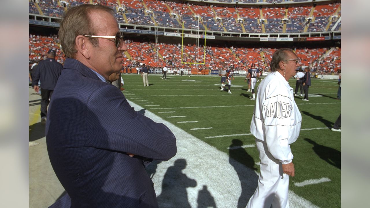 Denver Broncos fans paid respects to Pat Bowlen at Ring of Fame