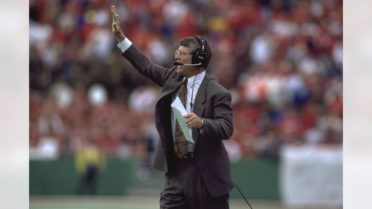 Broncos mourn the loss of Ring of Fame head coach Dan Reeves