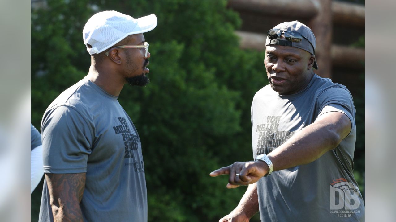 Hall of Famers Bruce Smith, Warren Sapp join Von Miller to help create  pass-rushing Picassos