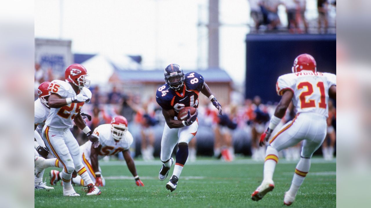 Tight end Shannon Sharpe (84) runs upfield – Denver Broncos History