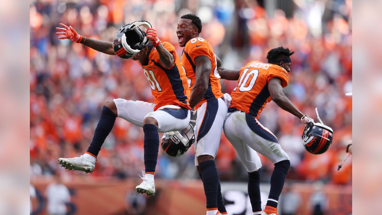 Teammates give warm welcome to Demaryius Thomas