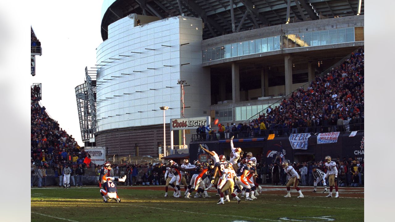 Denver Broncos kicker Jason Elam (1) hops in pain after kicking a