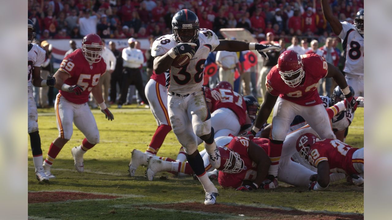 27 August 2010: Chiefs defensive back Brandon Carr (left) attempts to bring  down Eagles running back Mike Bell (26). The Philadelphia Eagles defeated  the Kansas City Chiefs 20 to 17 at Arrowhead