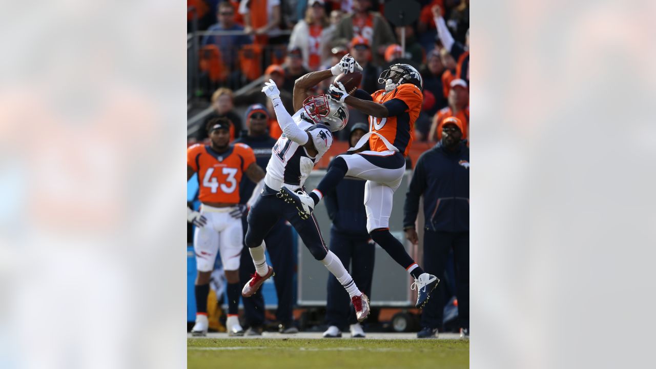 Denver Broncos wide receiver Emmanuel Sanders (10) grabs a first