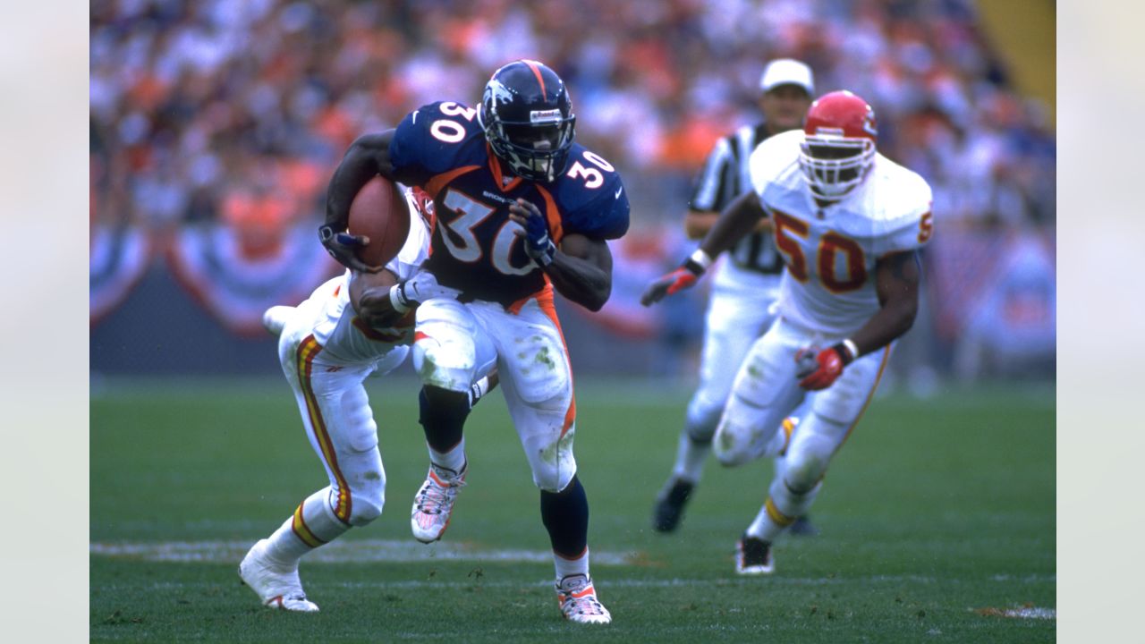 Terrell Davis speaks to the crowd at halftime ceremony celebrating 25th  anniversary of Super Bowl XXXII team