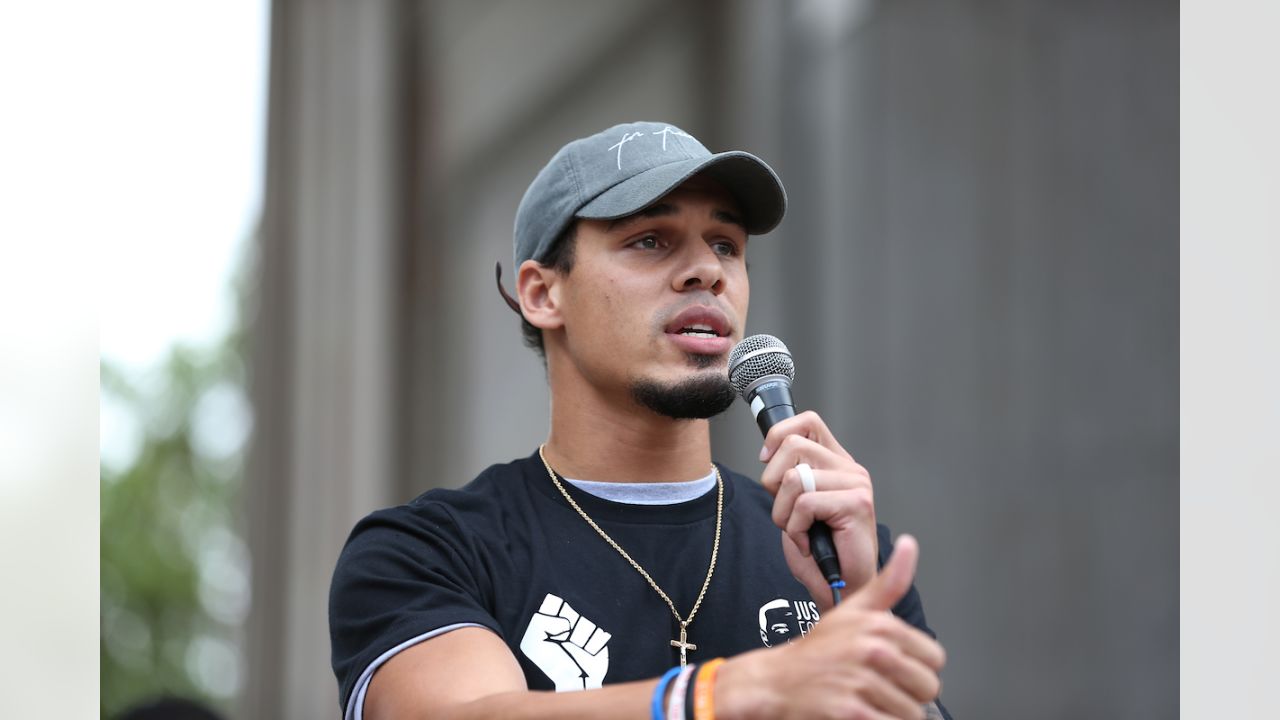 Broncos' Justin Simmons Makes Speech at Florida Protest