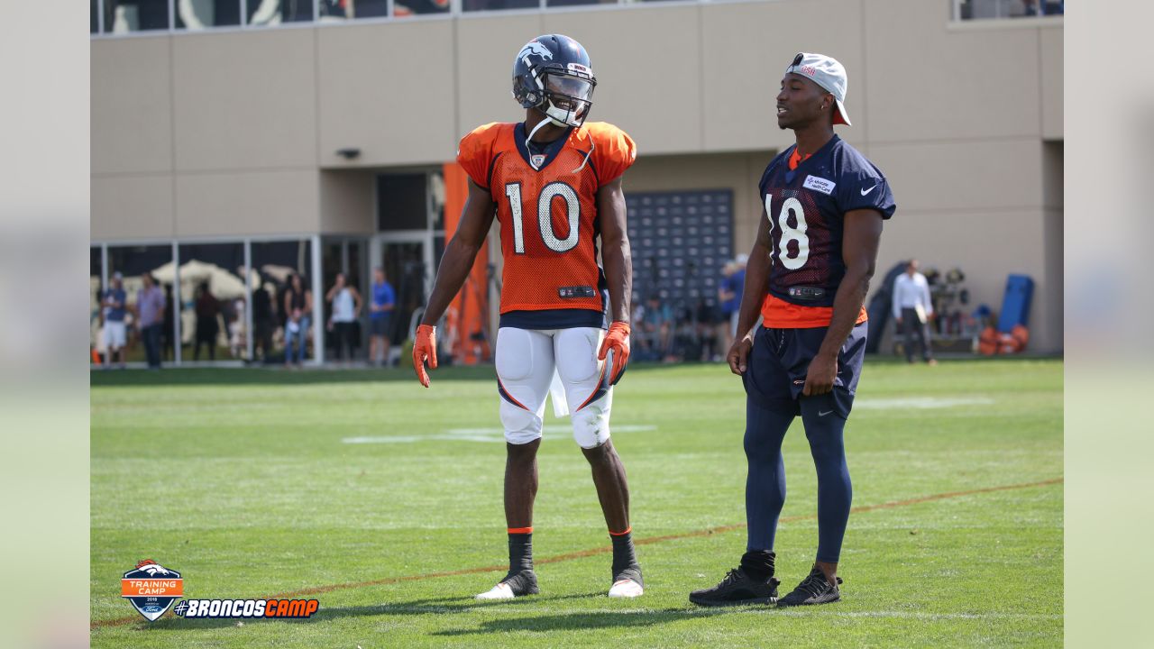 Chicago Bears quarterback Mitchell Trubisky, right, signs a jersey of a fan  after drills during a joint NFL football training camp session against the  Denver Broncos Wednesday, Aug. 15, 2018, at Broncos'