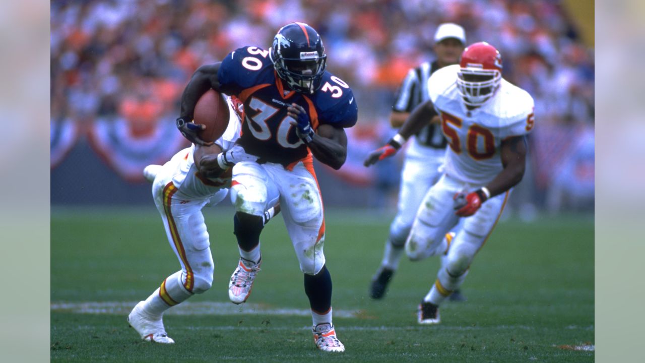 Denver Broncos quarterback Jake Plummer throws a short pass to running back Tatum  Bell for a one-yard loss against the Oakland Raiders in the first quarter  at Invesco Field in Denver September