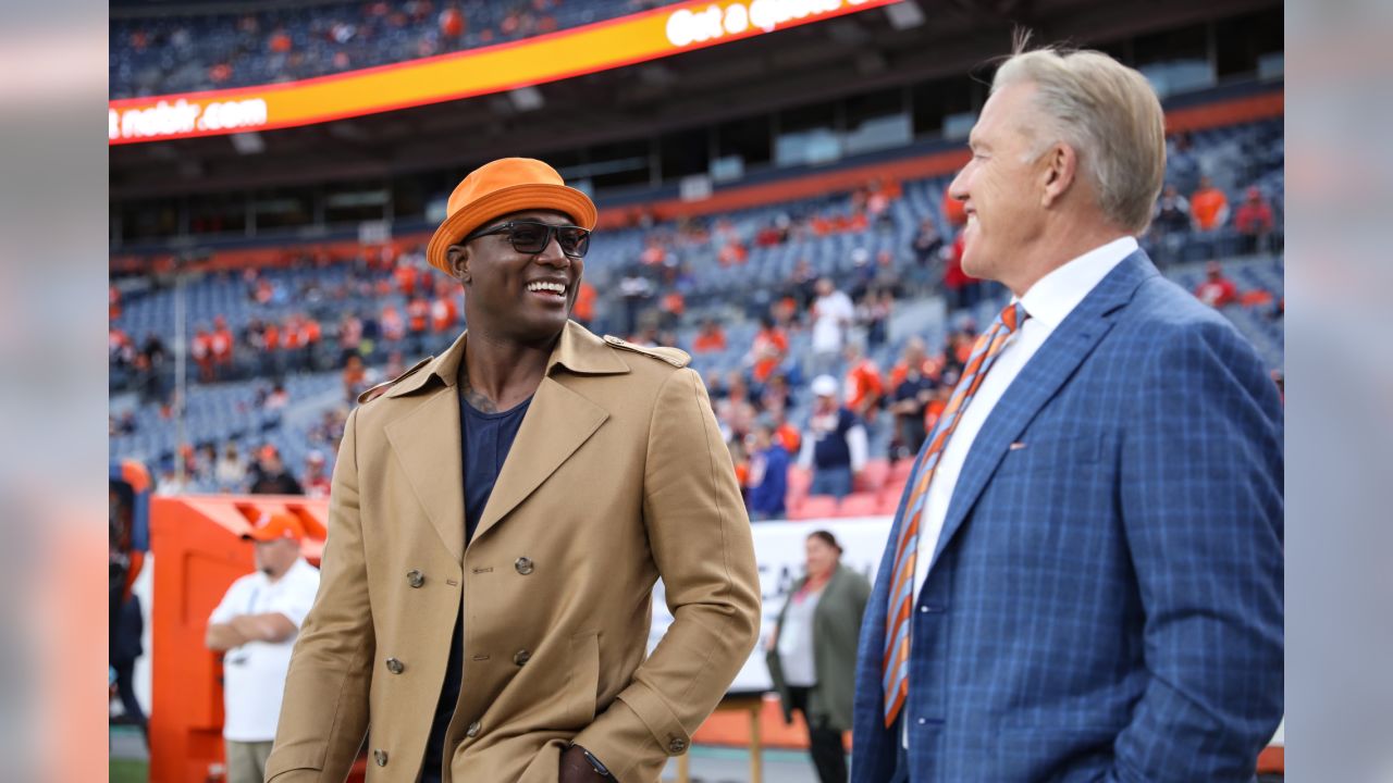 DeMarcus Ware Saved Seats At Hall Of Fame Induction For 3 Former Teammates  Who Passed Away - The Spun: What's Trending In The Sports World Today