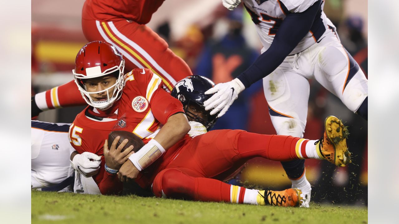 WATCH: Broncos' Shelby Harris sacks Chiefs' Patrick Mahomes in NFL