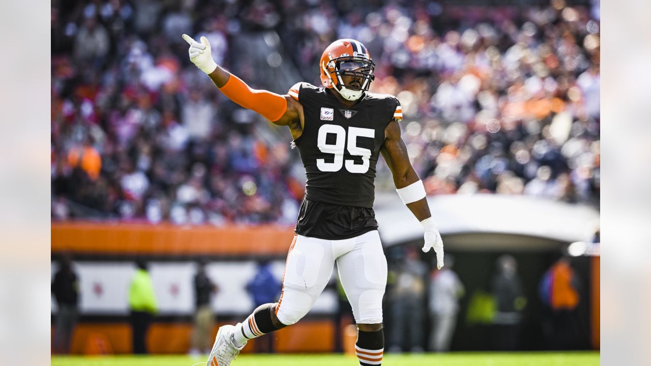 East Rutherford, New Jersey, USA. 16th Sep, 2019. Cleveland Browns  defensive end Myles Garrett (95) in action during the NFL game between the  Cleveland Browns and the New York Jets at MetLife